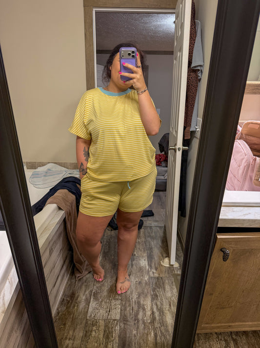 Relaxed Striped short set-yellow