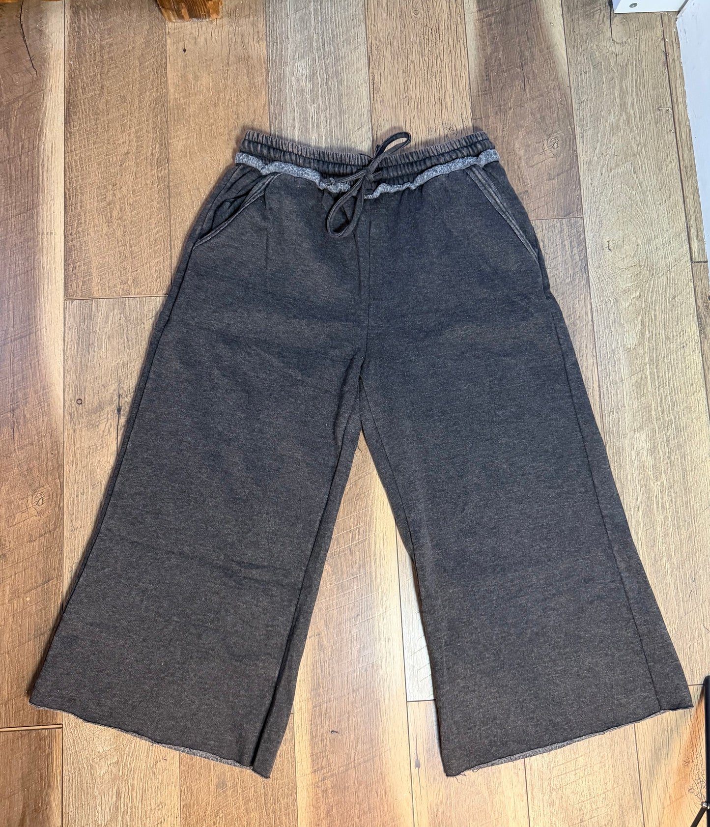 Cropped Black Sweatpants
